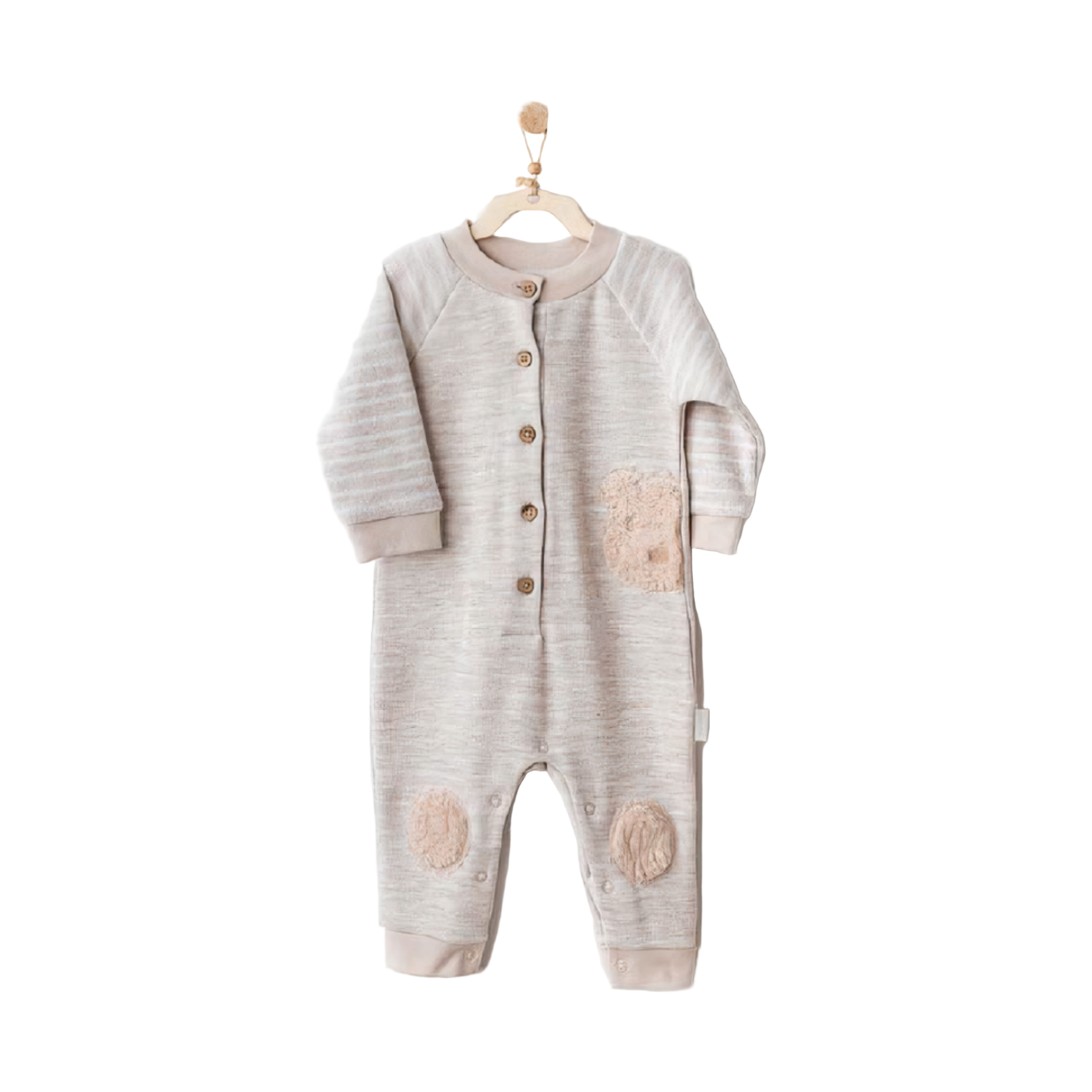 Baby onesie me butona dhe arna në një sfond të bardhë